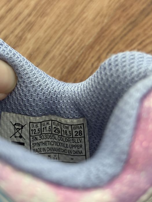Skechers nr 29.