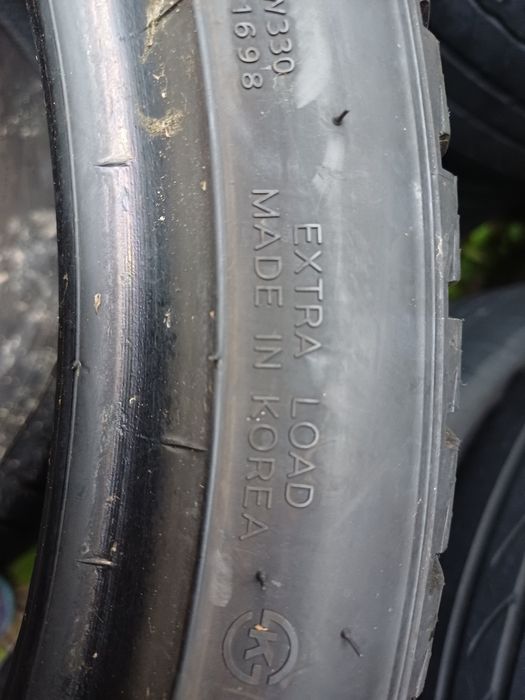 Vând 2 anvelope de iarna 225 40 r18 HANKOOK foarte bune din 2021