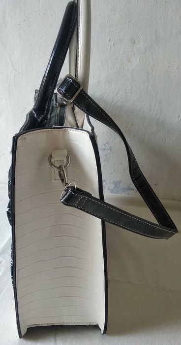 Новая черно-белая сумка