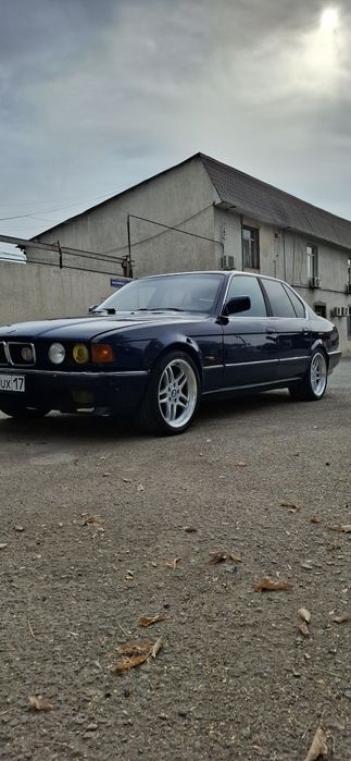 BMW E32 V8 объем 4.0