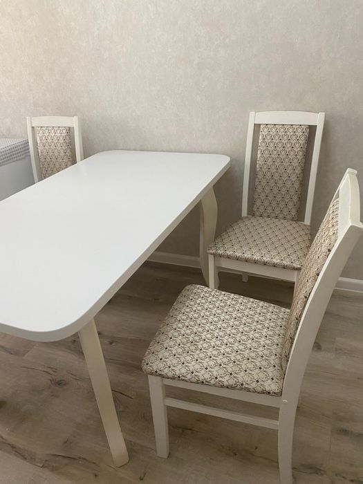 Продам обеденный стол с 6 стульями