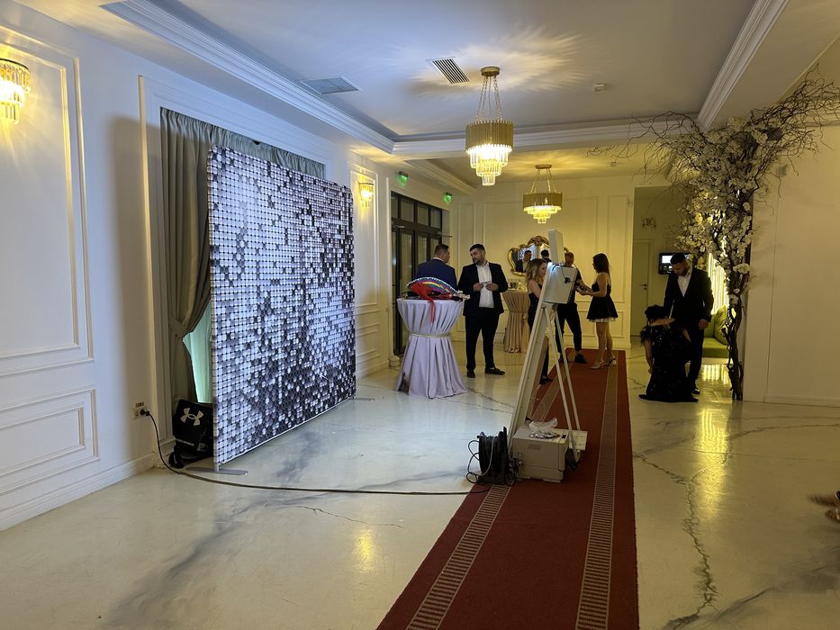 Photo Booth Oglindă Magică | Cabină Foto Nunți, Botezuri, Majorate | București, Pitești, Argeș