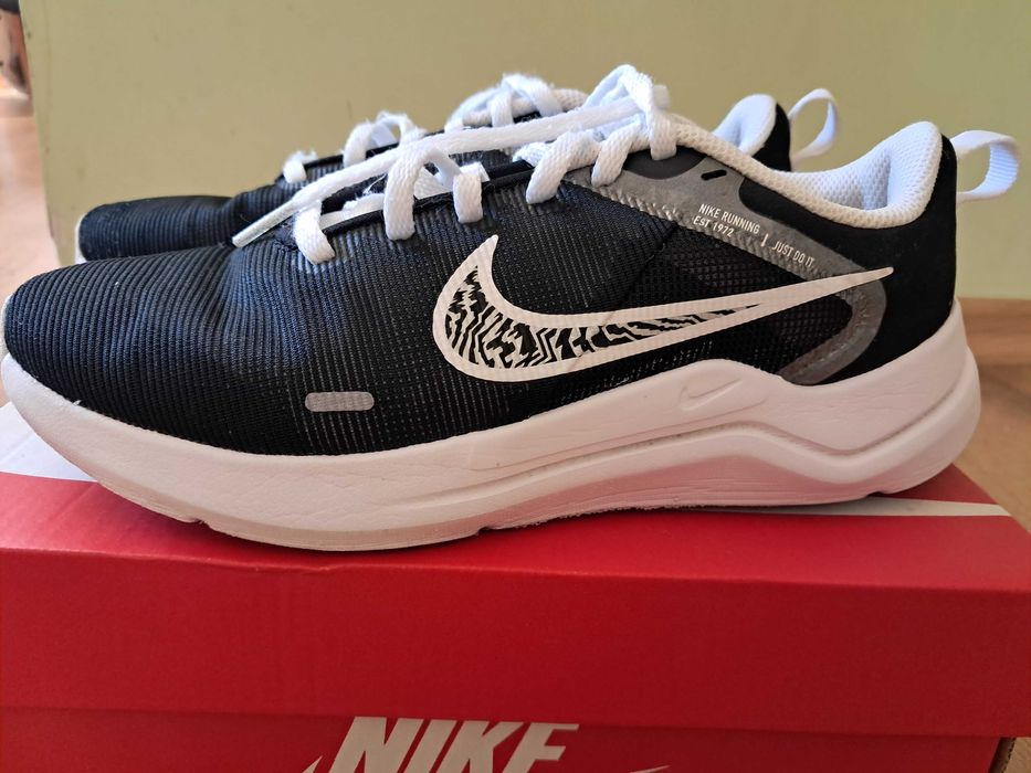 Маратонки Nike, размер 36,5