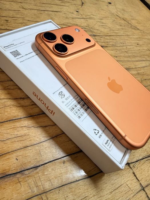 Срочно продам iphone 17 pro 256 eSIM идеал