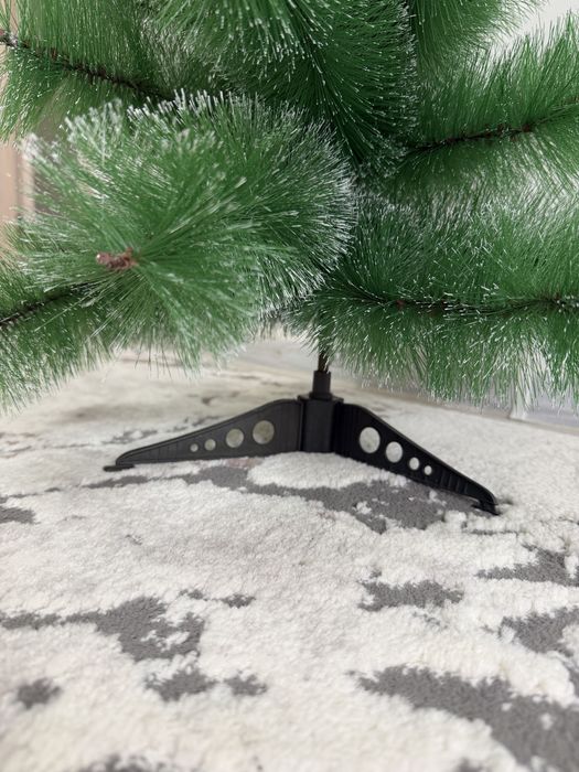 Продам елку  метр