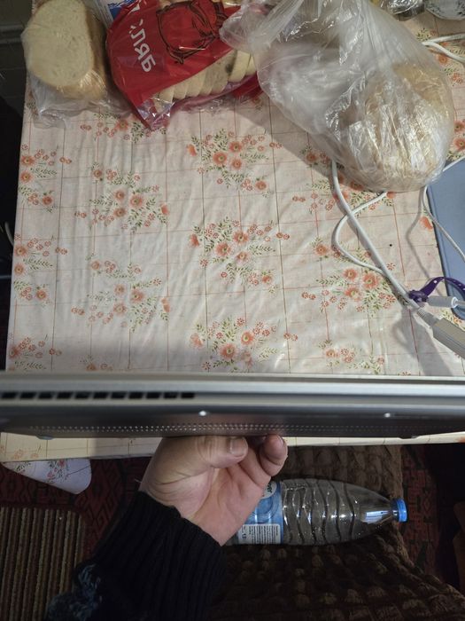 Продавъм въпросния лаптоп аксер с 16 рам  и 512 ссд  лаптопа е като чисто нов  в гаранция март месец е взиман от технополис