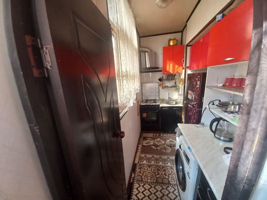 Сотилади Чилонзор 19 квартал 2 хонали разделка