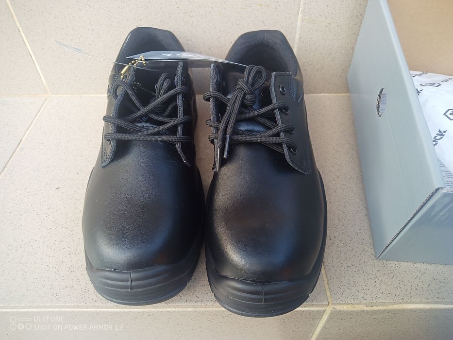 Чисто нови обувки BlackRock