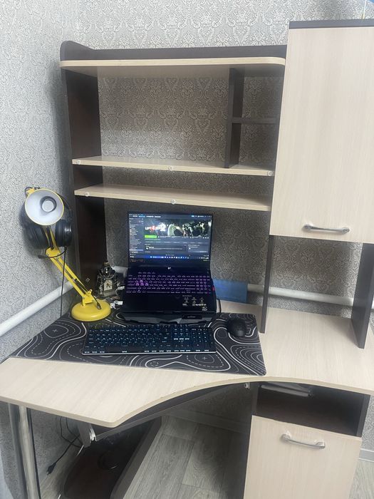 Продам стол для учебу и игр