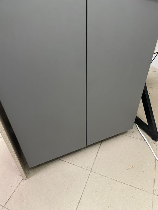 Шкаф на колела сив