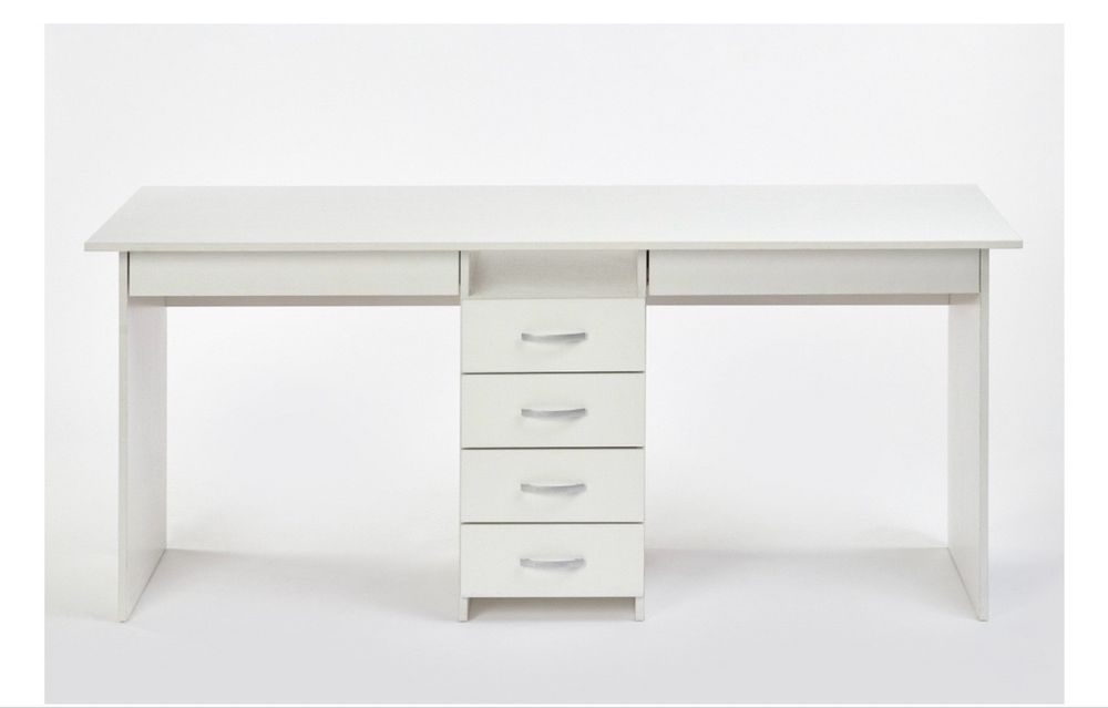 Продам стол в детскую