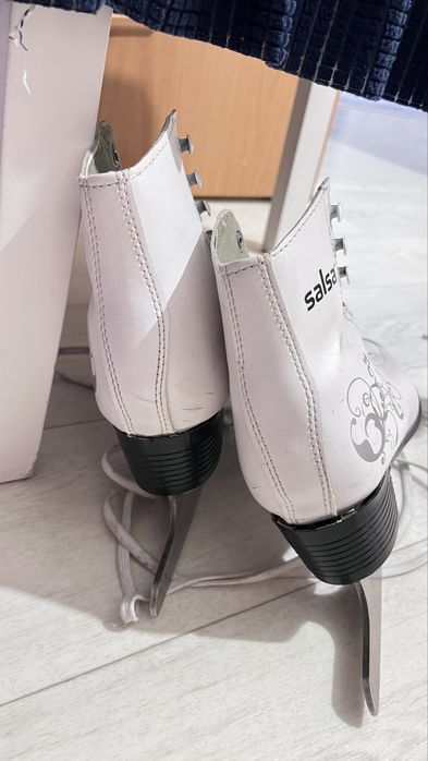 Продам коньки за 4000