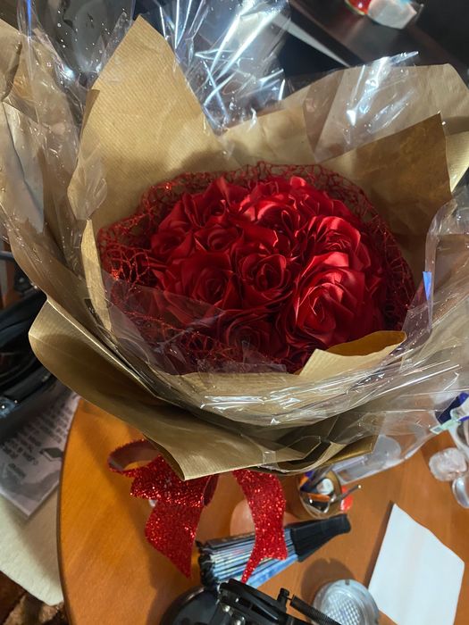 Букети от сатенени рози