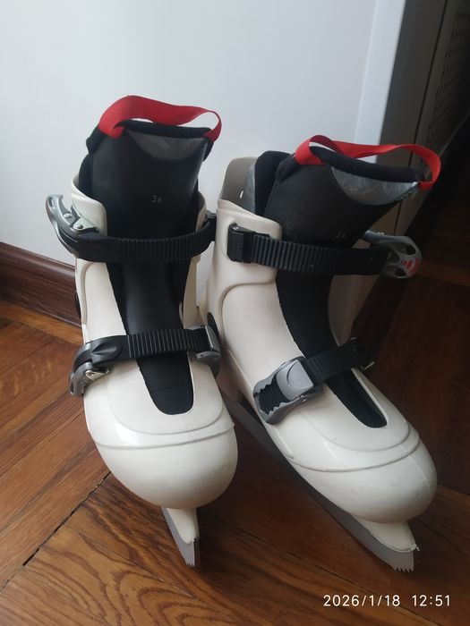 Коньки подростковые.