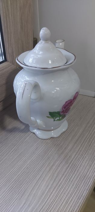 Чайник фарфоровый