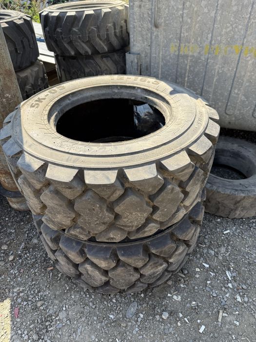 Гуми за мотокари и багери