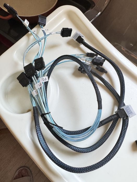 Cablu SFF-8643 Mini SAS SATA si alte variatii de SFF