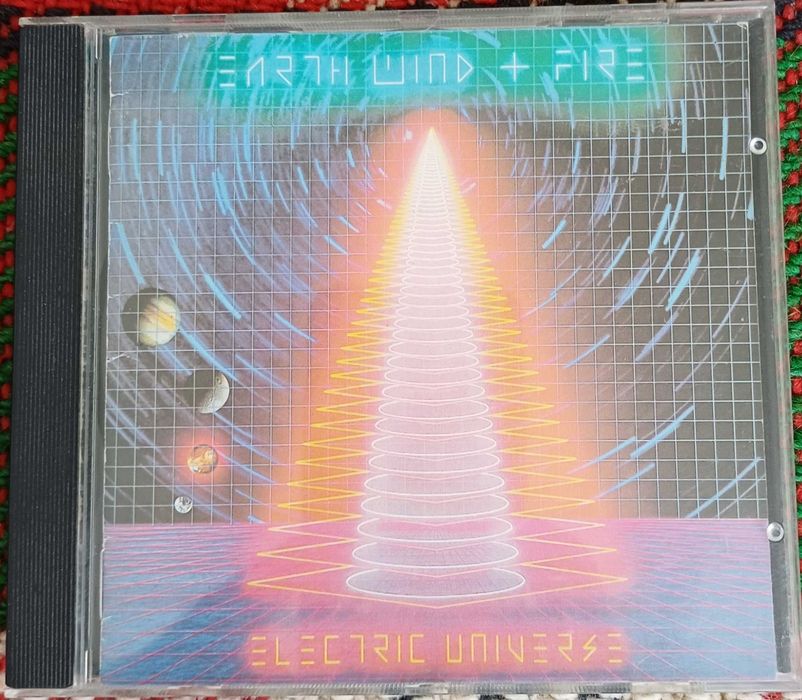 Продавам четири диска на Earth Wind & Fire и един диск на Stevie Wonder