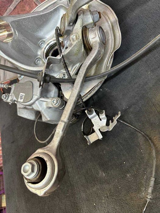 Fuzeta stângă față BMW g20 xd