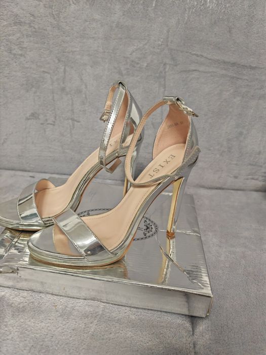 Sandale cu toc mărimea 37