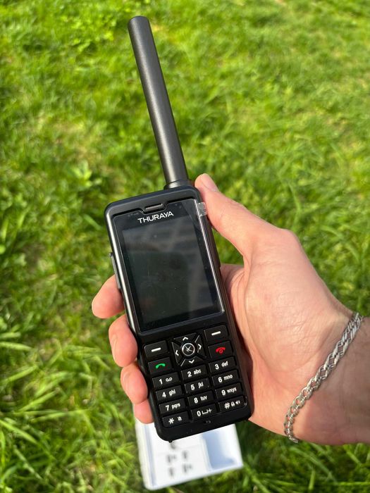 Спутниковый телефон Thuraya XT PRO