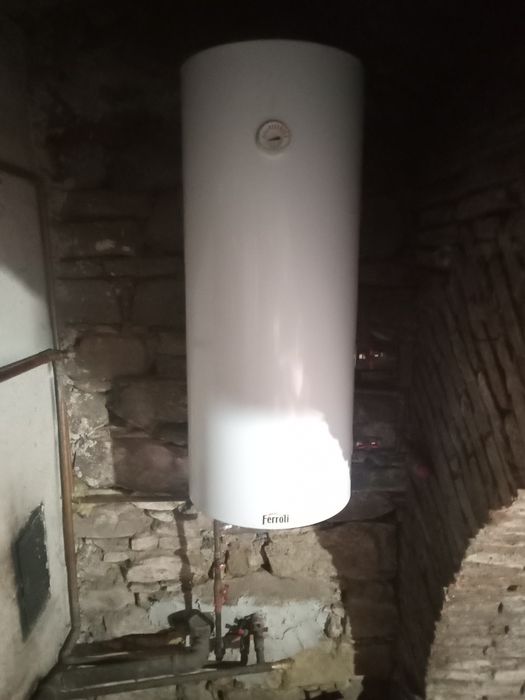 Vând Boiler Ferroli cap 100litri
