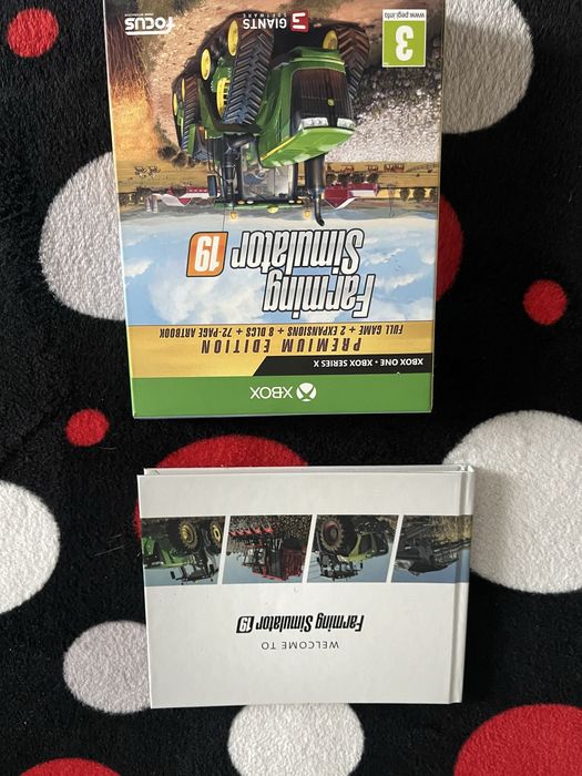 Vand xbox one ca nou cu o consola si farming simulator 19 premium .
