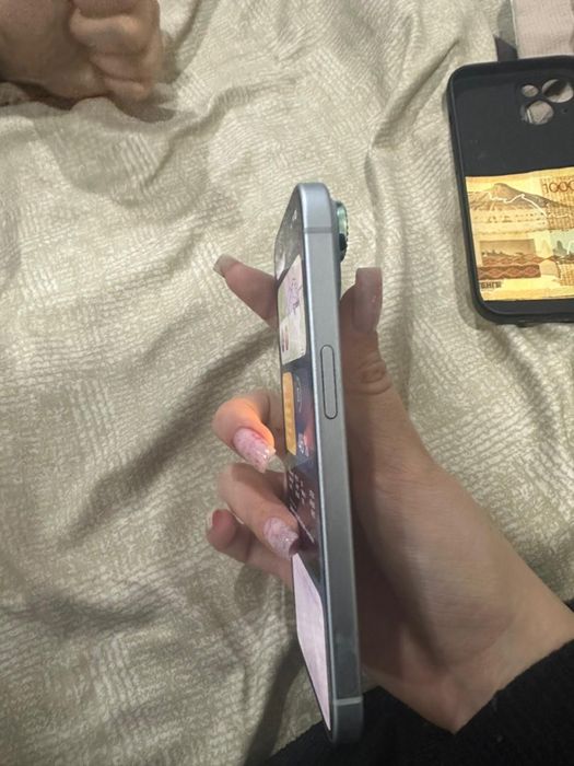 Продам айфон 15 срочно