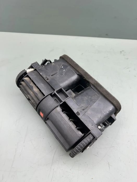 Grila ventilatie bord centru 90560344 Opel Astra 2004 1.6 MT (75 hp)