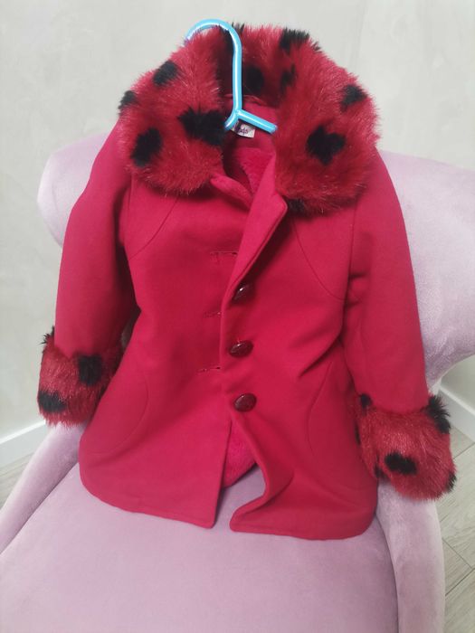 Vând palton  rosu, fetite