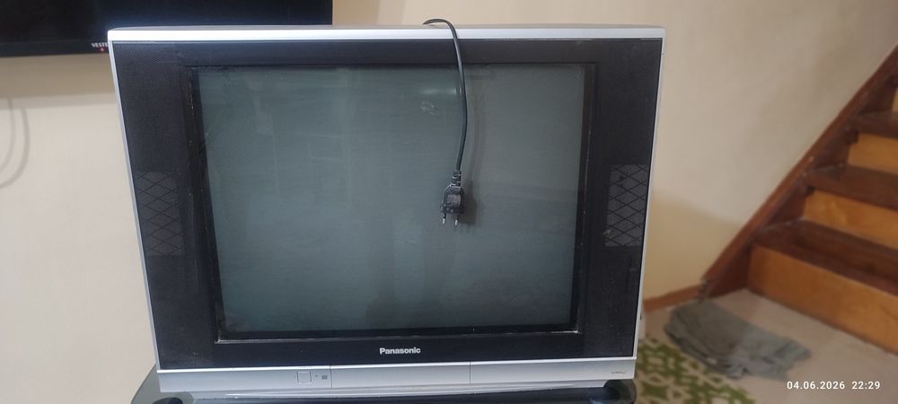 Телевизор с подставкой