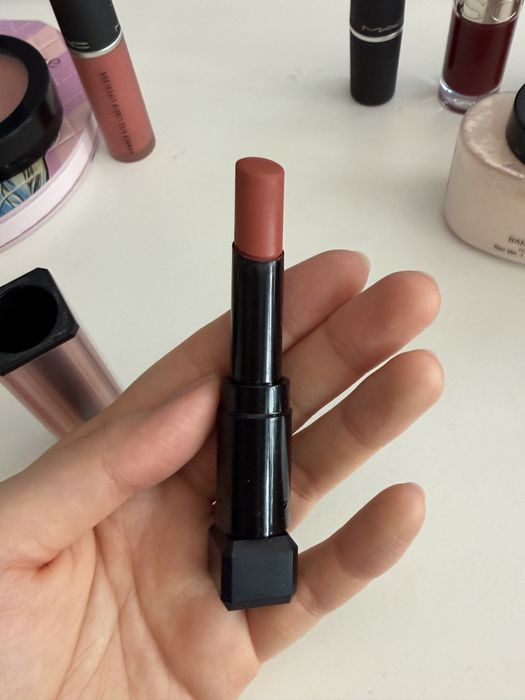 различни гримове (mac, essence)