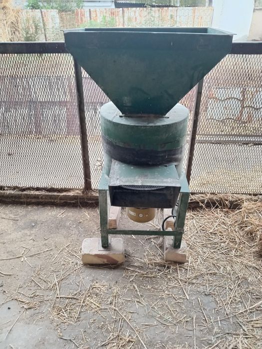 Drabilka. Sonli mahsulotlarni yem qilishga beda poya maydalash silyos