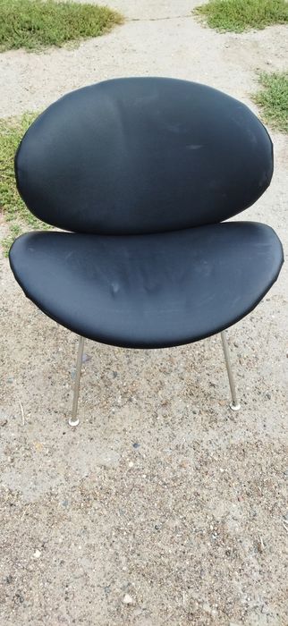 Продам 4 кожаных стула.