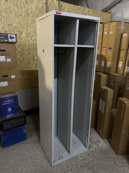 Мебель столы шкафы