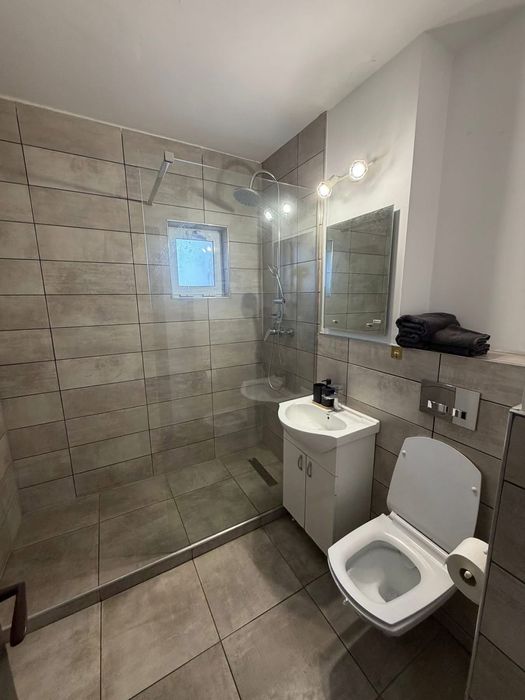 Închiriez apartament