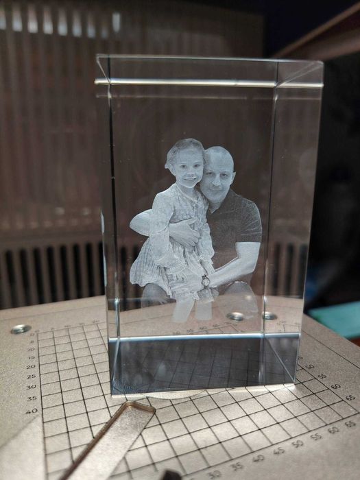 Персонализиран 3D Кристал със Снимка + LED Поставка | Безплатна Доставка