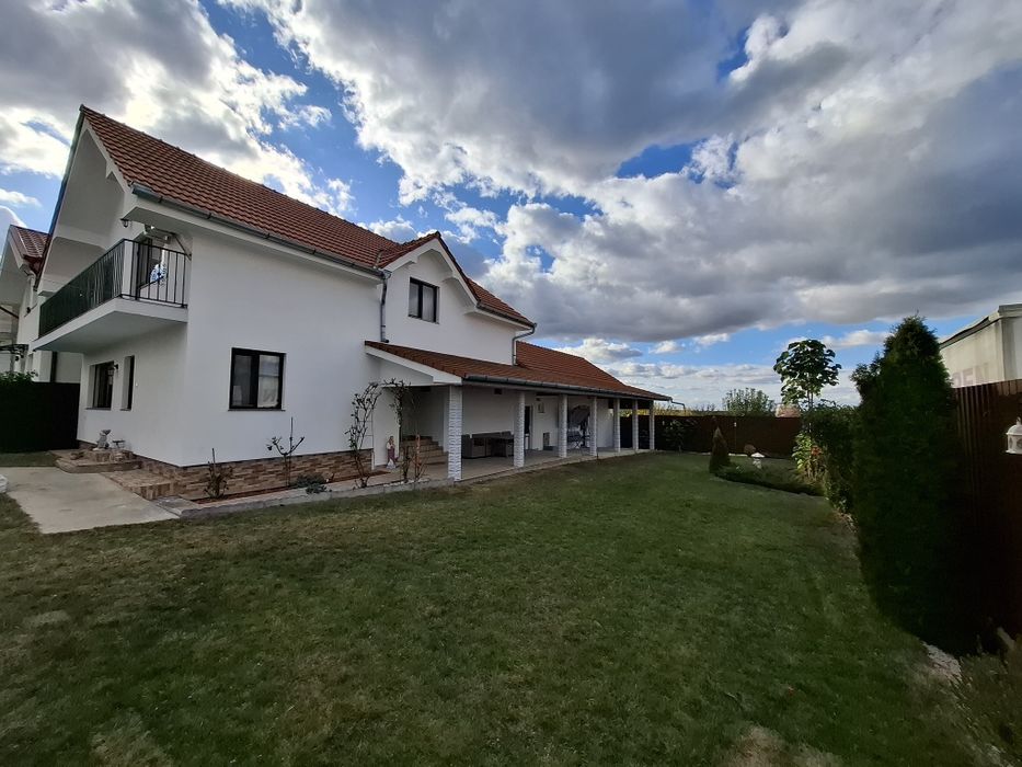 READY TO MOVE!!!Vila spatioasa complet mobilata la 2 km de Baile Felix