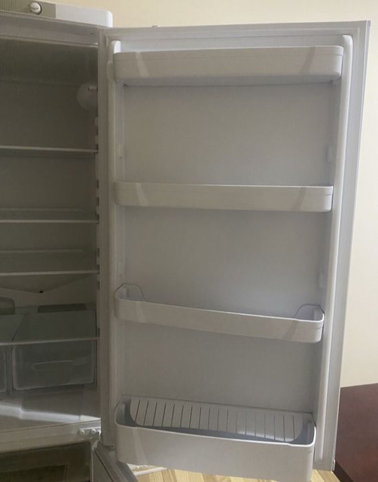Продам холодильник Indesit