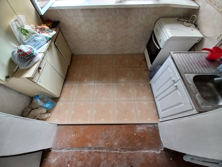 Арендага 3 хона 4 этаж Азиз бозор олдида жойлашган.Агентство