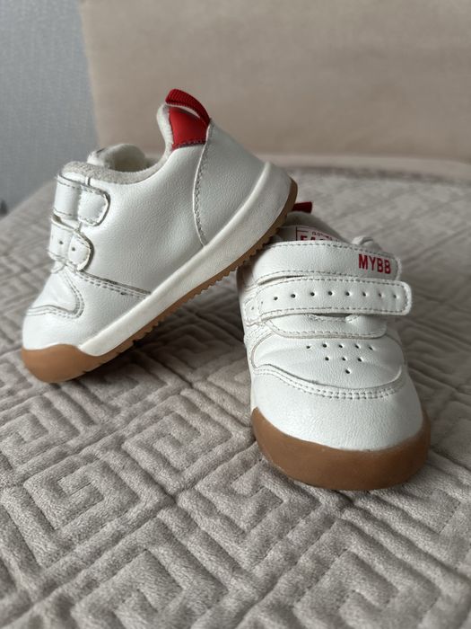 Детские кроссовки