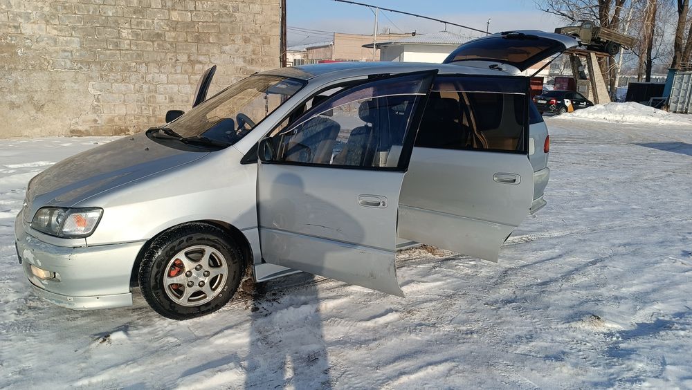 Тойота Ипсум ...