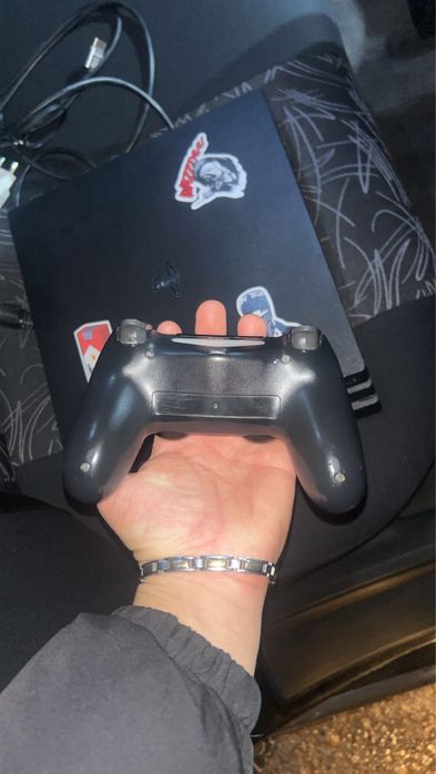 VÂND PS4 PRO + 3 jocuri incluse!