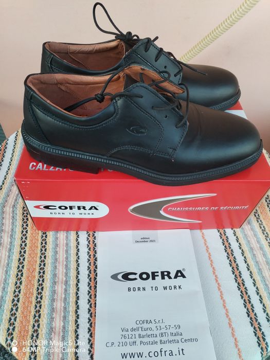 Продавам работни обувки