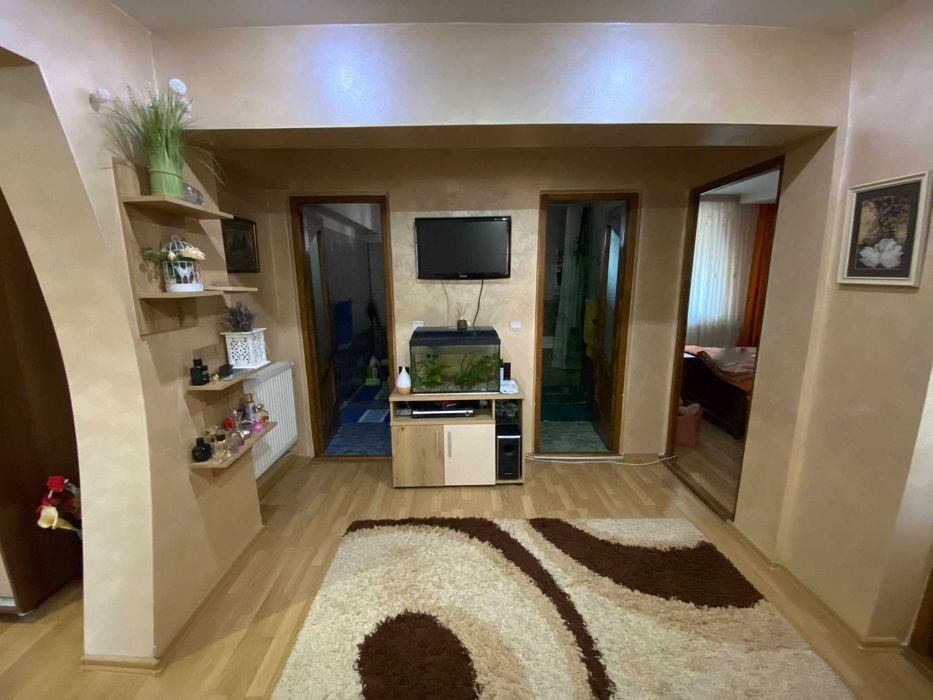 Apartament 3 Camere Decomandate | Zona Centrală | 2 Băi & 2 Parcări & Pod Privat