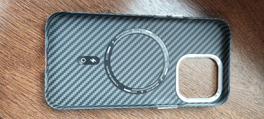 Чехол карбоновый для Apple iPhone 13 Pro черный