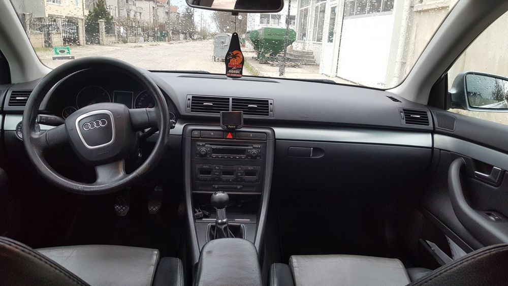 Продавам Ауди А4 много подържано.