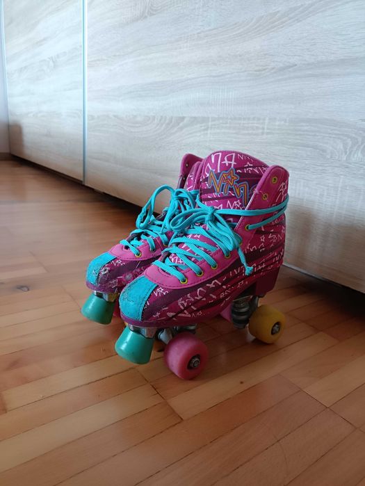 Кънки на soy luna  на една година