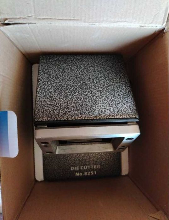 Машина-ръчна щанца за рязане на PVC Cards, визитки и баджове. 85.6/54