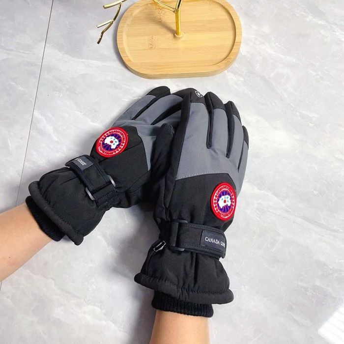 Aduc pe comanda Manusi CANADA GOOSE orice model